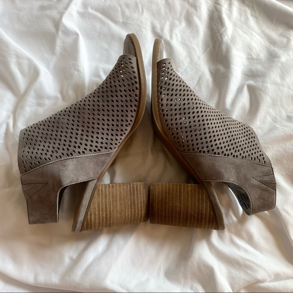 Steve Madden Peep Toe Chunky Platform Heel/Sandal Abigail size 9.5 EUC